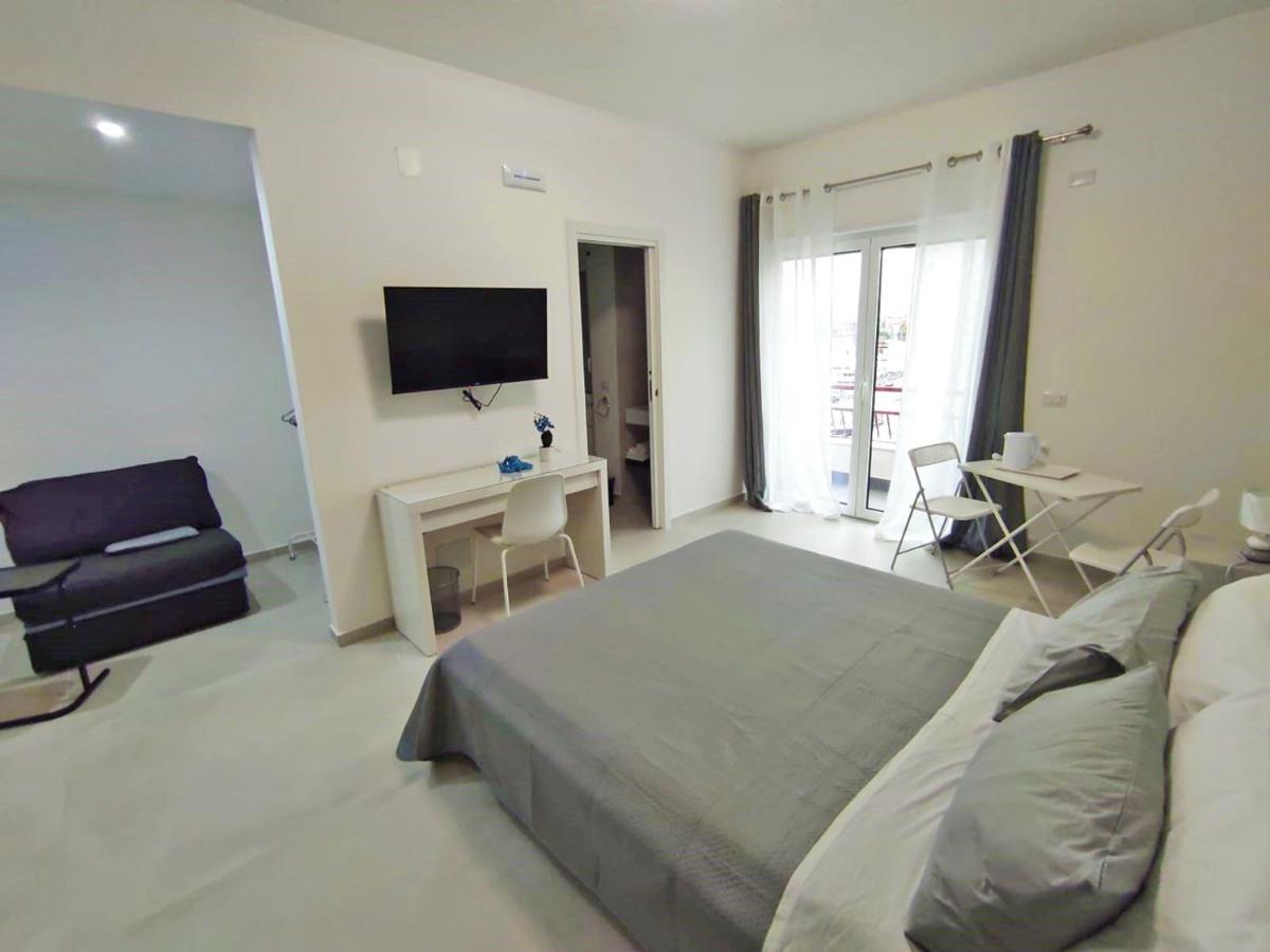 B&B La Finestra Sul Mare มิลาซโซ ภายนอก รูปภาพ