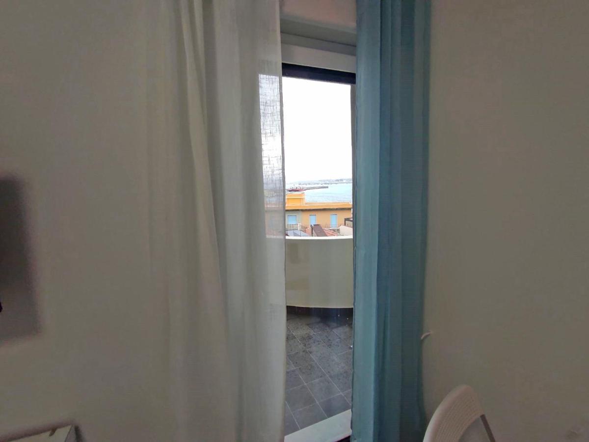 B&B La Finestra Sul Mare มิลาซโซ ภายนอก รูปภาพ