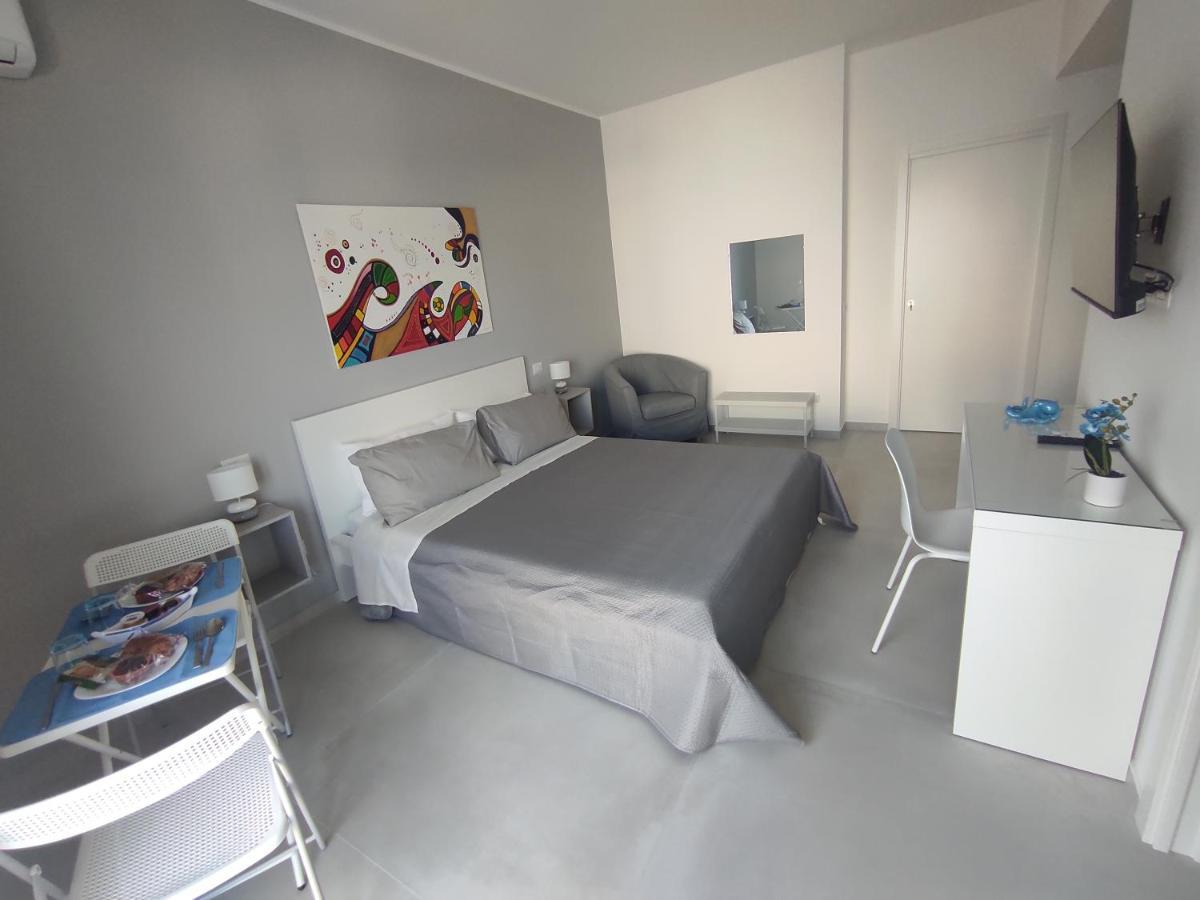 B&B La Finestra Sul Mare มิลาซโซ ภายนอก รูปภาพ