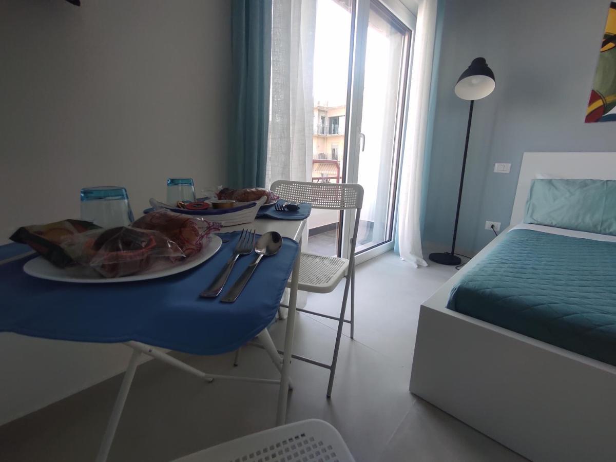B&B La Finestra Sul Mare มิลาซโซ ภายนอก รูปภาพ