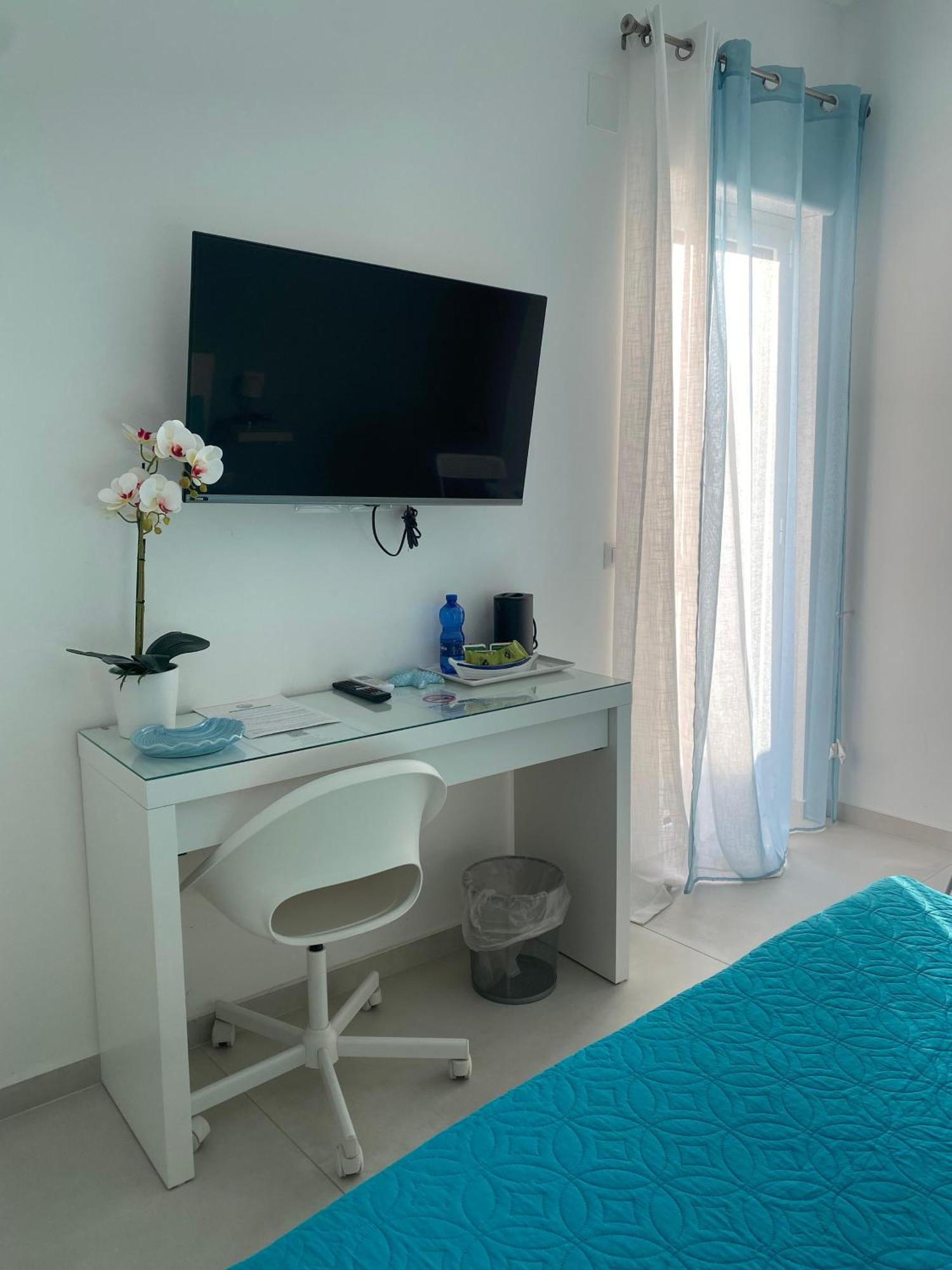 B&B La Finestra Sul Mare มิลาซโซ ภายนอก รูปภาพ