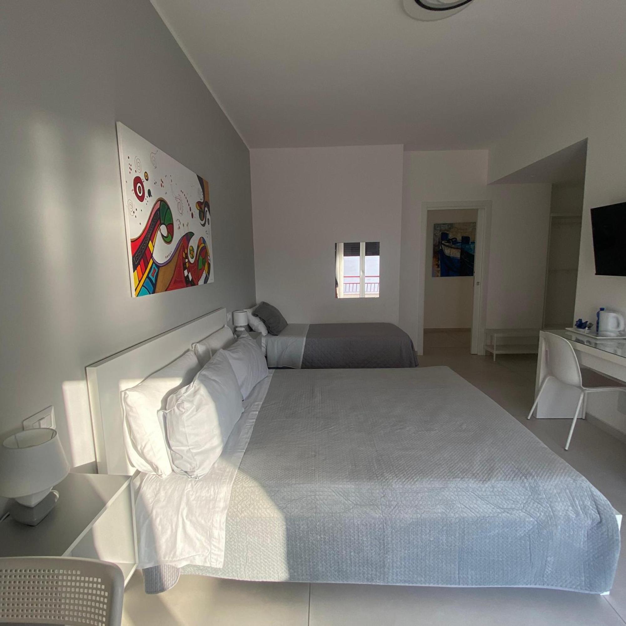 B&B La Finestra Sul Mare มิลาซโซ ภายนอก รูปภาพ
