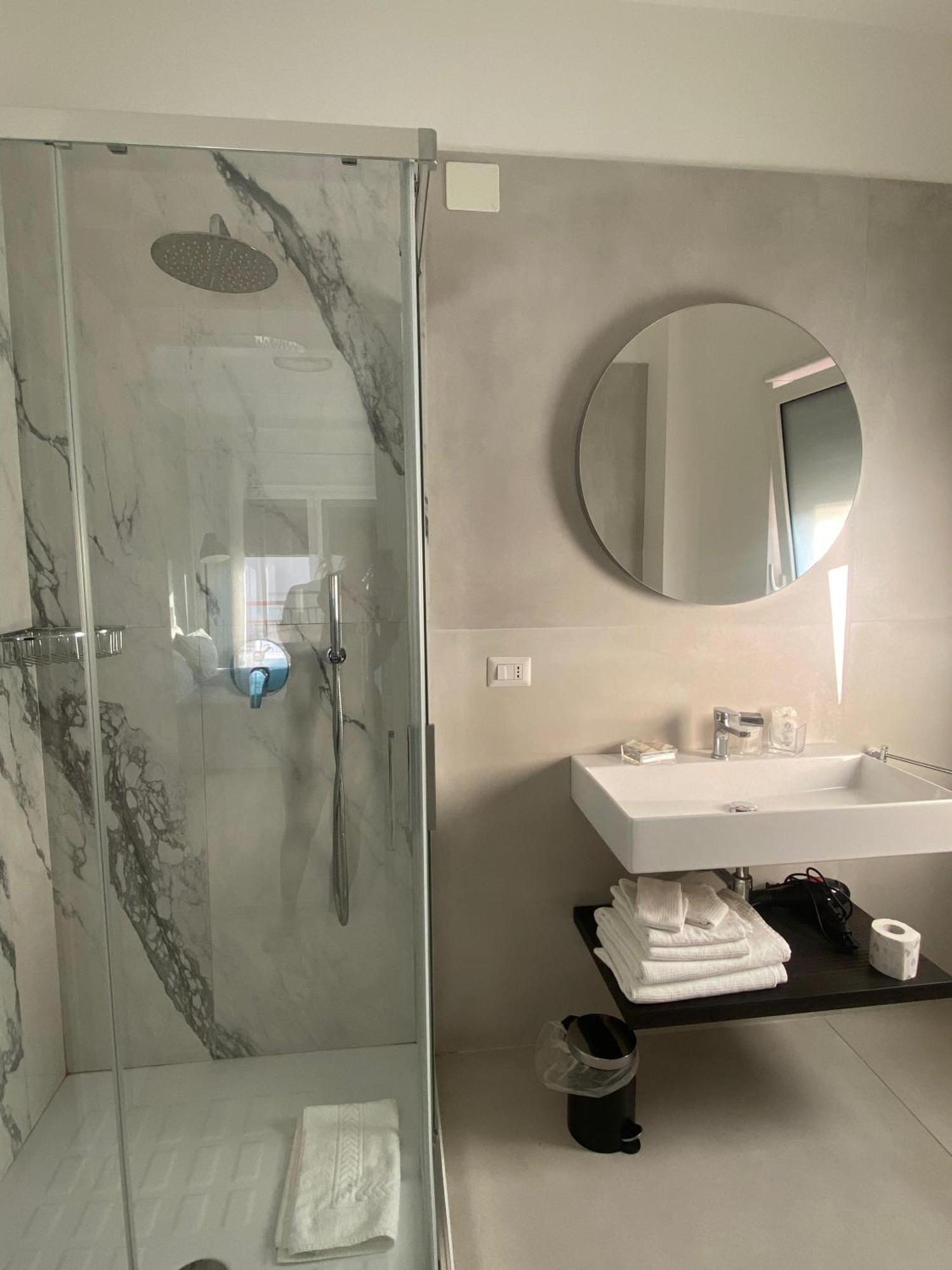 B&B La Finestra Sul Mare มิลาซโซ ภายนอก รูปภาพ
